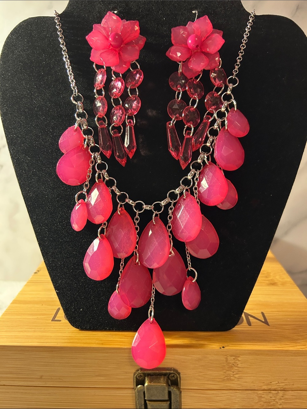 Paparazzi Hot Pink Faceted Teardrop Necklace and Floral Drop Earrings